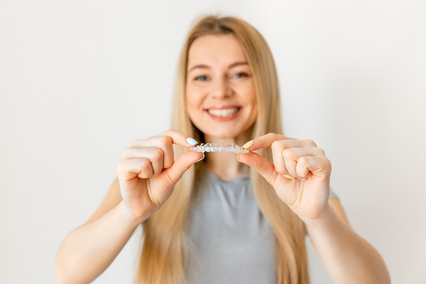 After Invisalign Treatment: Wearing A Tray At Night